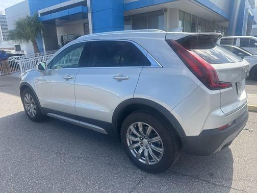 Radiant Silver Metallic 2020 Cadillac XT4 Premium Luxury