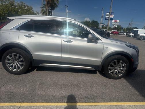 Radiant Silver Metallic 2020 Cadillac XT4 Premium Luxury