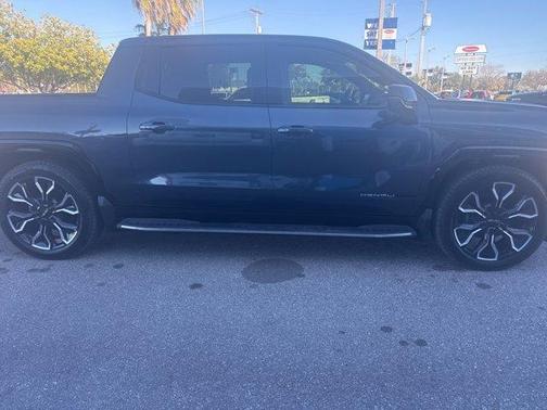 2025 GMC Sierra EV Denali