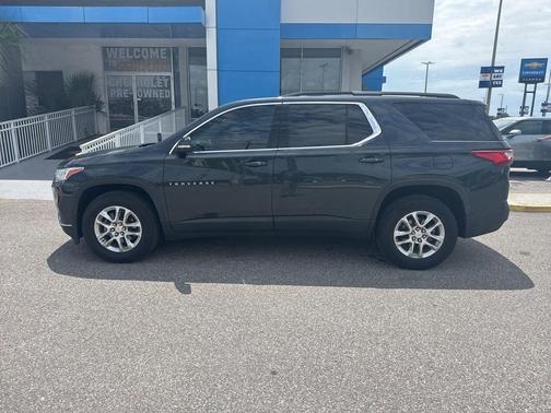 Graphite Metallic 2021 Chevrolet Traverse LT Cloth