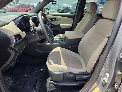 Sterling Gray Metallic 2023 Chevrolet Traverse LS