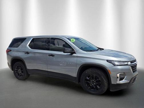 Sterling Gray Metallic 2023 Chevrolet Traverse LS