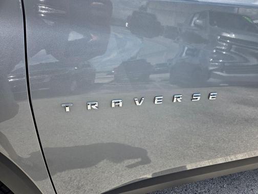 Sterling Gray Metallic 2023 Chevrolet Traverse LS