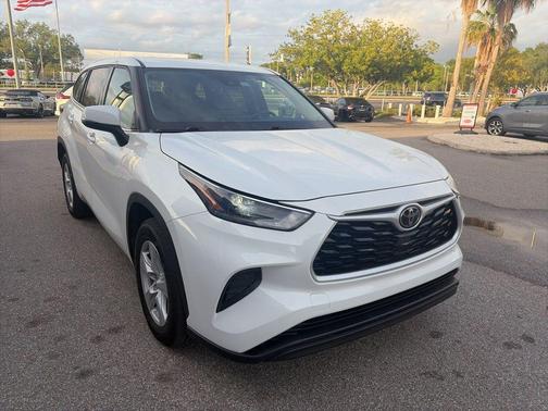 White 2021 Toyota Highlander L