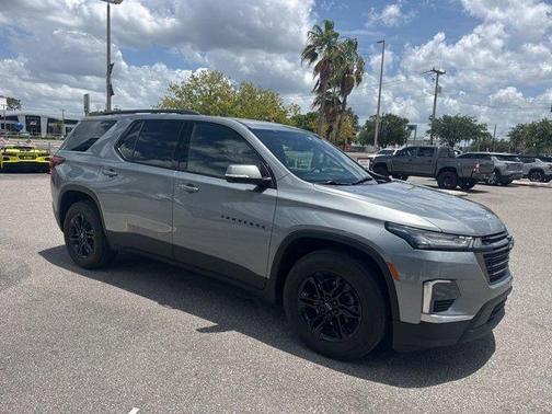 Sterling Gray Metallic 2023 Chevrolet Traverse LT Cloth
