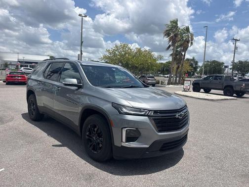Sterling Gray Metallic 2023 Chevrolet Traverse LT Cloth