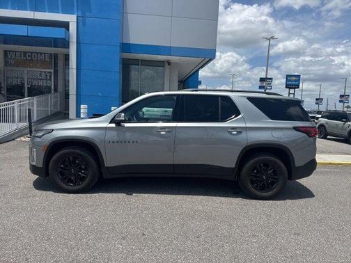 Sterling Gray Metallic 2023 Chevrolet Traverse LT Cloth