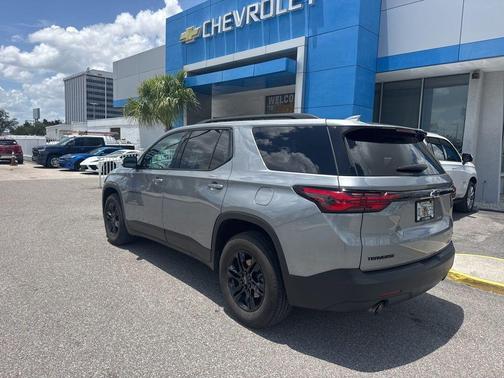 Sterling Gray Metallic 2023 Chevrolet Traverse LT Cloth