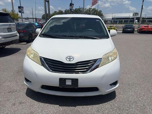 White 2011 Toyota Sienna Base