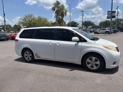 White 2011 Toyota Sienna Base