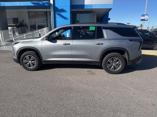 2025 Chevrolet Traverse LT