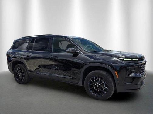Mosaic Black Metallic 2025 Chevrolet Traverse LT