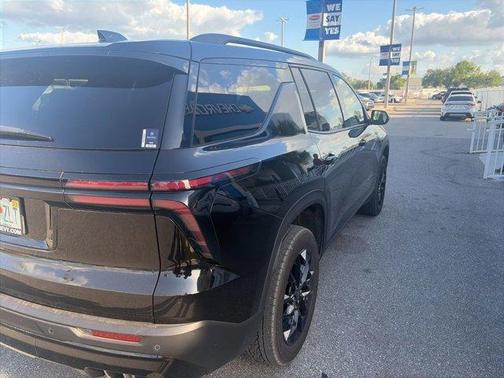 Mosaic Black Metallic 2025 Chevrolet Traverse LT