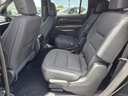 Mosaic Black Metallic 2025 Chevrolet Traverse LT