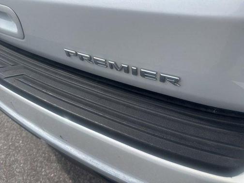 Iridescent Pearl Tricoat 2023 Chevrolet Suburban Premier