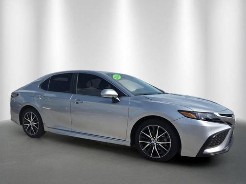 Silver 2024 Toyota Camry SE
