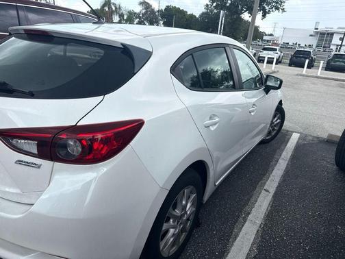Snowflake White Pearl Metallic 2017 Mazda Mazda3 Sport