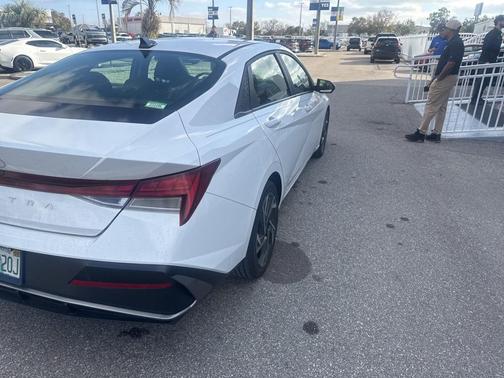 2024 Hyundai ELANTRA SEL