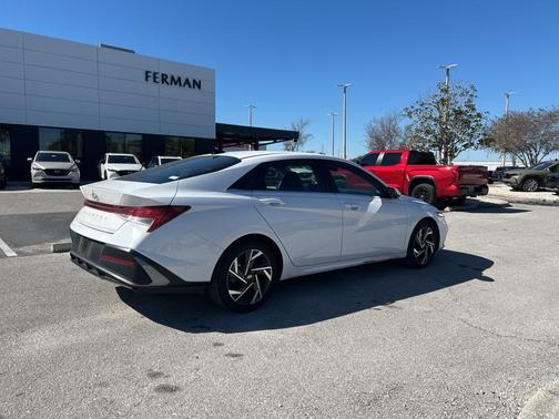 2024 Hyundai ELANTRA SEL