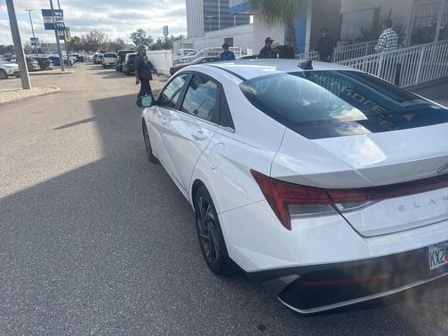 2024 Hyundai ELANTRA SEL