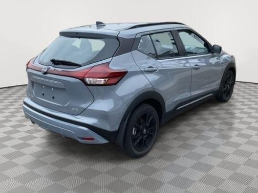 Boulder Gray Pearl 2023 Nissan Kicks SR