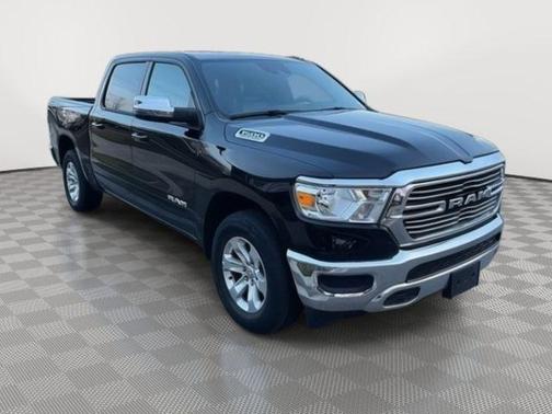 Diamond Black Crystal Pearlcoat 2024 RAM 1500 Laramie