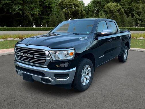 Diamond Black Crystal Pearlcoat 2024 RAM 1500 Laramie