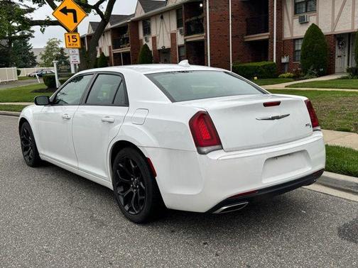 2019 Chrysler 300 S