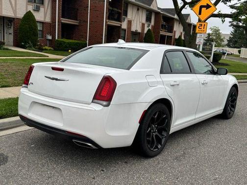 2019 Chrysler 300 S