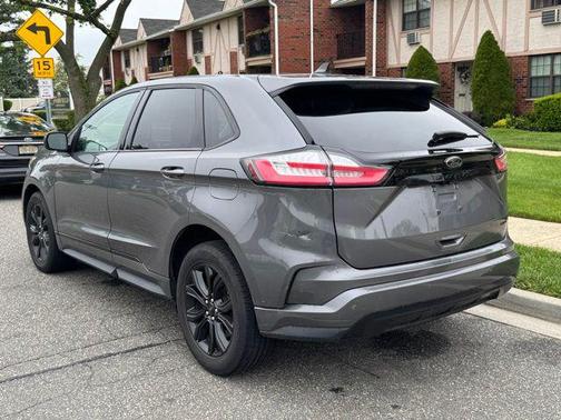 2022 Ford Edge SE