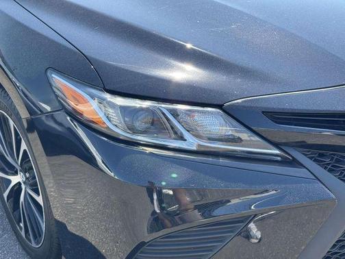 Midnight Black Metallic 2019 Toyota Camry SE