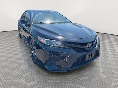 Midnight Black Metallic 2019 Toyota Camry SE