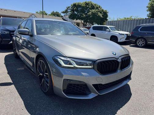 Skyscraper Gray Metallic 2023 BMW 540 i