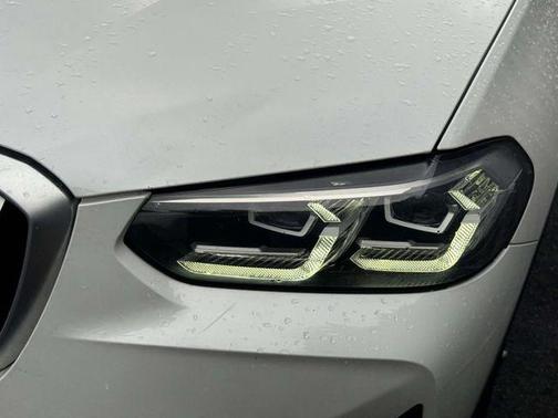 Mineral White Metallic 2022 BMW X3 sDrive30i