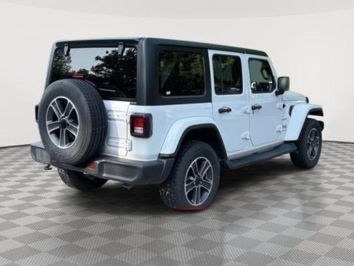 Bright White Clearcoat 2023 Jeep Wrangler 4-Door Sahara 4x4
