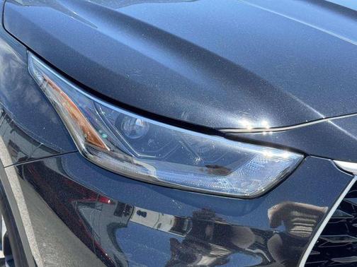 Midnight Black Metallic 2021 Toyota Highlander XLE