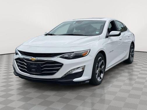 Summit White 2023 Chevrolet Malibu FWD 1LT