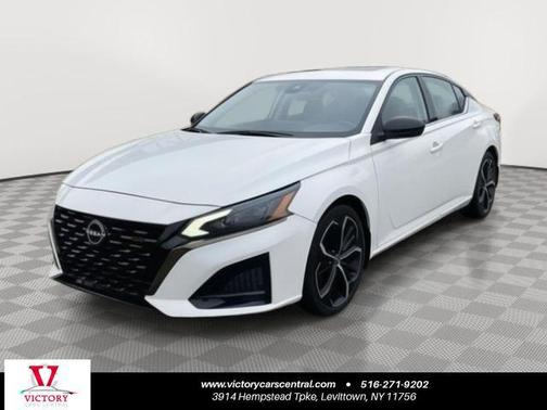 Pearl White Tricoat 2024 Nissan Altima SR FWD