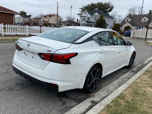 Pearl White Tricoat 2024 Nissan Altima SR FWD