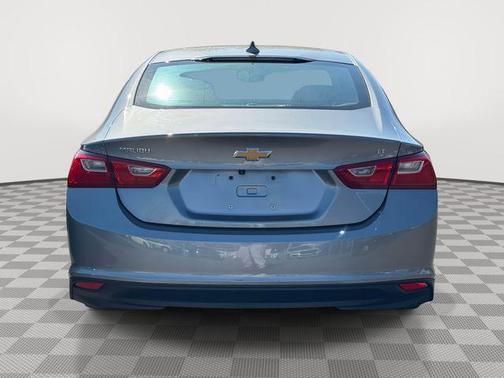 Sterling Gray Metallic 2023 Chevrolet Malibu FWD 1LT