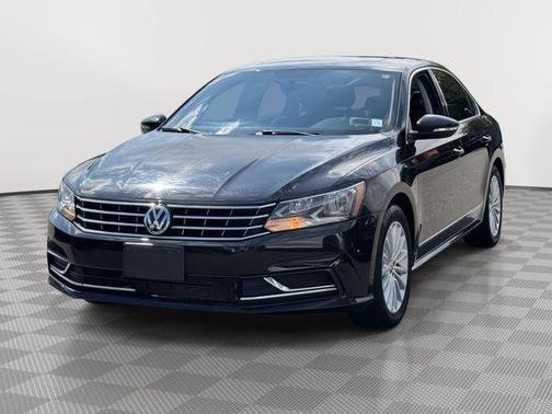 Deep Black Pearl 2017 Volkswagen Passat 1.8T SE
