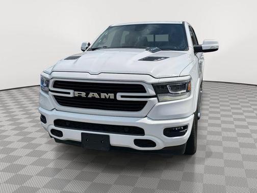 Bright White Clearcoat 2020 RAM 1500 Laramie