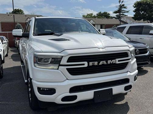 Bright White Clearcoat 2020 RAM 1500 Laramie