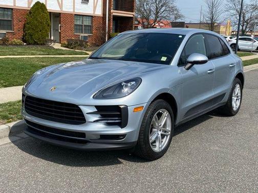 Dolomite Silver Metallic 2019 Porsche Macan Macan