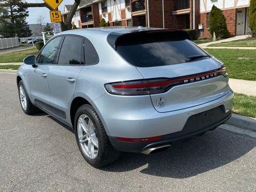 Dolomite Silver Metallic 2019 Porsche Macan Macan