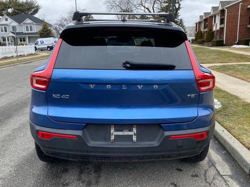 2021 Volvo XC40 T5 R-Design