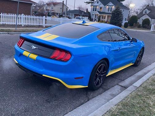2022 Ford Mustang EcoBoost
