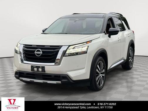 Pearl White Tricoat/Super Black 2024 Nissan Pathfinder Platinum 4WD