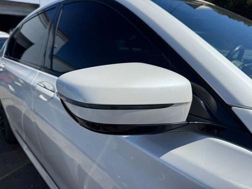 Mineral White Metallic 2020 BMW 740 xDrive