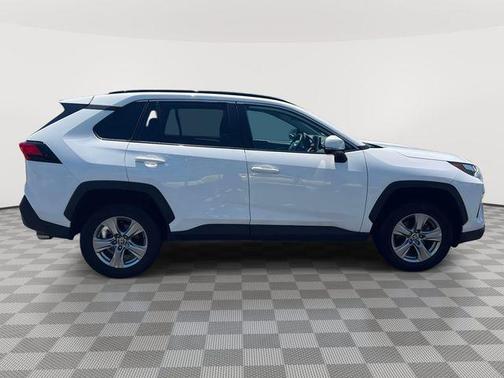Ice Cap 2024 Toyota RAV4 XLE